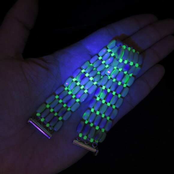 Handwoven Pink Czech UG glass bracelet - Picture 4 of 14